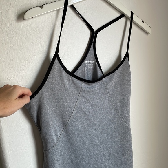 Layer 8 performance top - Picture 3 of 6